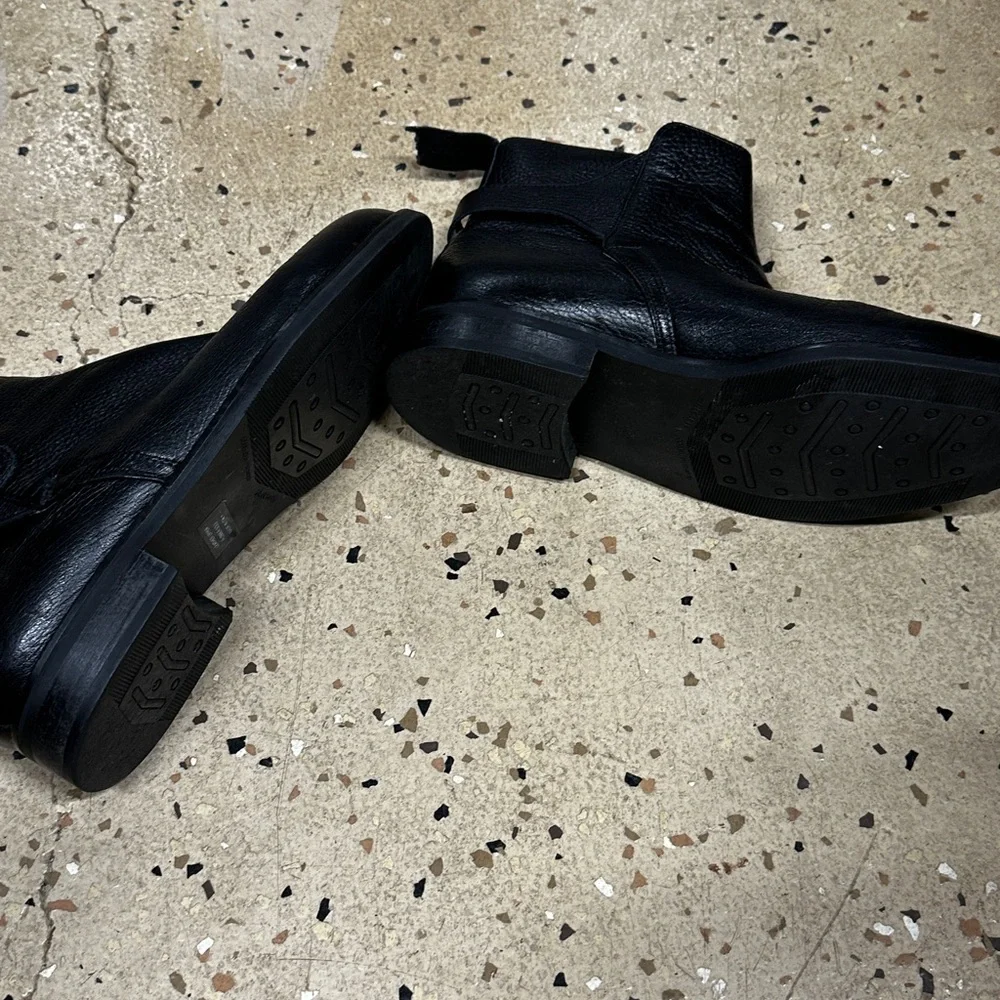 Daniele Ferradini black leather boots